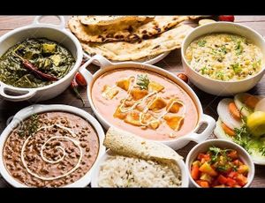 Spinach,-potato, green peas-potato, Lenils ( black n yellow), chickpeas, mashroom-peas, pakodas, onion bhaji, paani poori, veg rice, veg noodles, cauliflower-pratha, papri chat, ch at Cozinha de Sonia  in Portimao