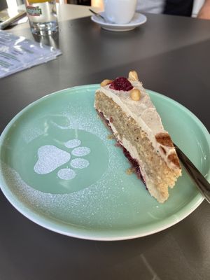 Erdnussmus Kuchen at Katzentempel in Regensburg