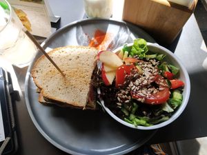 Tempeh Sandwich and salad at Katzentempel in Regensburg