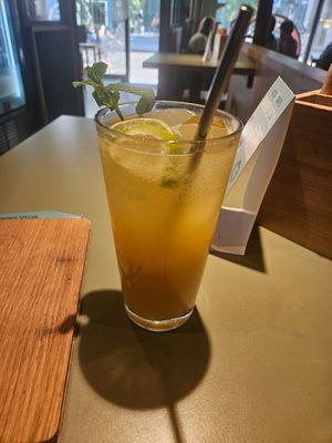 Ananas-Kokos-Limo at Katzentempel in Regensburg