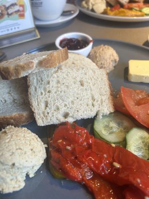 Tempelfrühstück  at Katzentempel in Regensburg