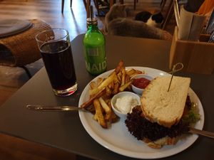 JohannisbeerNektar & Burger at Katzentempel in Regensburg