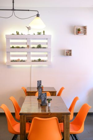 Indoor at Mo's Café in Hamburg