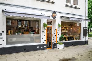 outdoor at Mo's Café in Hamburg