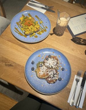 Scrambled tofu and fluffy pancakes with chai latte (oat)   at Mangfallblau in Gmund Am Tegernsee