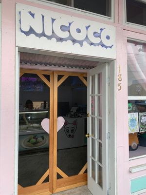 Store front at Nicoco Hawaiian Gelato in Hilo