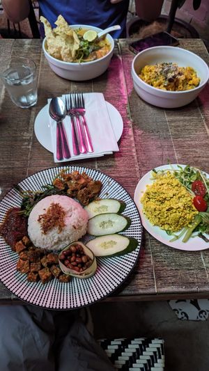 Nasi lemak, scrambled tofu, Mac and cheese, laksa at The Hungry Tapir in Kuala Lumpur