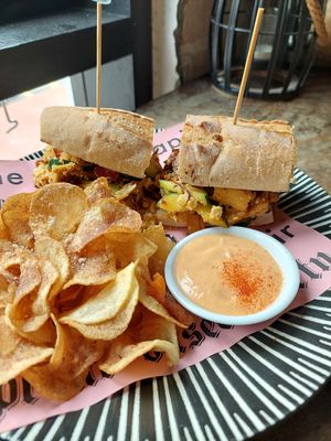 Myanmar Tofu Burger (28,84 RM inc taxes + service) at The Hungry Tapir in Kuala Lumpur