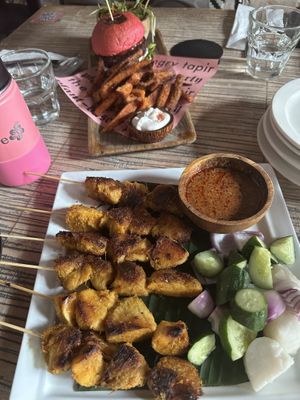 Mushroom kebobs and burger-the mushrooms didn’t taste much like mushrooms for those who aren’t fans of typically eating them. #Veganuary at The Hungry Tapir in Kuala Lumpur