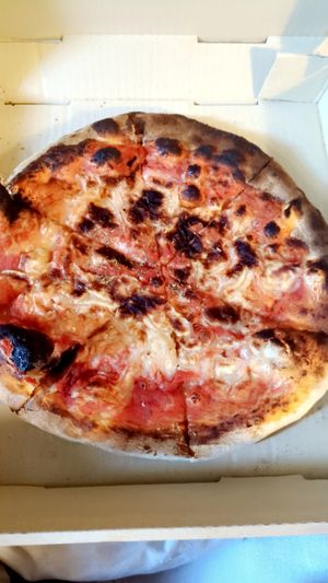 Vegan pizza margherita at Cafe del Sol in Koh Tao