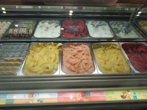 Helados veganos etiquetados en azul (blue vegan label) at Amorino in Venice