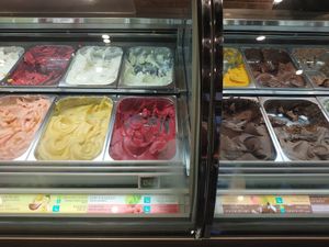 Helados veganos etiquetados en azul (blue vegan label) at Amorino in Venice