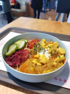 Curried Cauliflower Salad Bowl at Jack Bean - Erasmus Food Plaza in Rotterdam