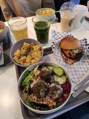 Falafel Tahini Salad Bowl, Buffalo Tiger Sandwich and Mac & Cheezy at Jack Bean - Erasmus Food Plaza in Rotterdam