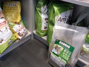 Vegan cat food at VEGA-LIFE in Amsterdam