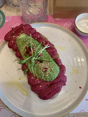 Avocado toast con crema di barbabietole: delizioso (e abbondante)😋  at Brunch Republic in Treviso