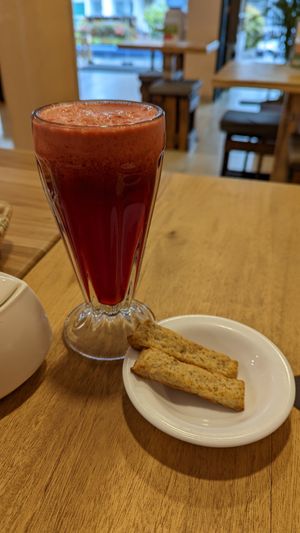 Strawberry juice at Prana Veggie in Quito
