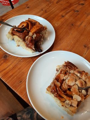zwetschgen bun & apple cinnamon bun at Zeit Für Brot - Berlin Mitte 1 in Berlin