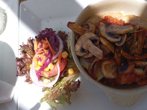 Build your jack potato 🥔😊 at Fat Cats Bar in Albufeira