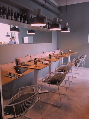 Espaço acolhedor e de atmosfera relaxante,  com muita luz ! at Sou Green in Porto