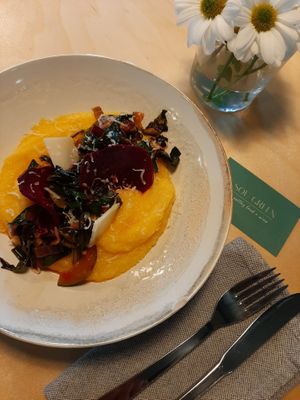 Polenta com legumes estufados! at Sou Green in Porto
