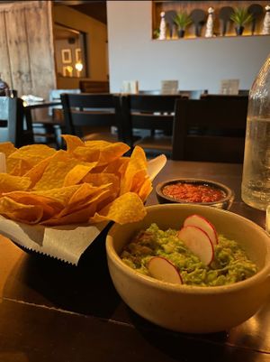 Chips salsa and guacemole #Veganuary at Coa in Columbia
