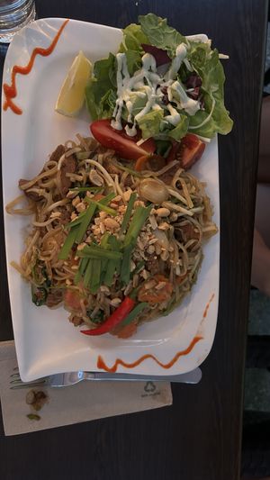 Pad Thai  at Vegan Loving Hut Neubau in Vienna