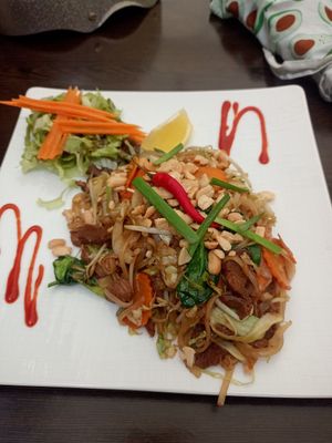 Pad Thai Soja BBQ at Vegan Loving Hut Neubau in Vienna