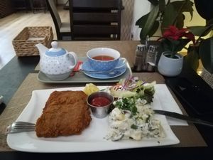 Schnitzel mit Erdäpfelsalat at Vegan Loving Hut Neubau in Vienna
