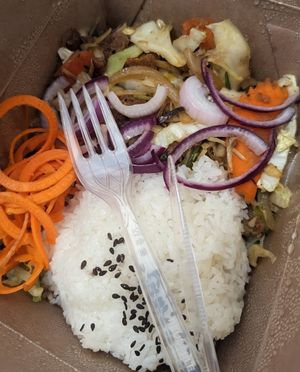 Mongolischer BBQ platter at Vegan Loving Hut Neubau in Vienna