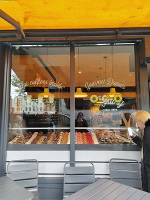 Store front at The Rolling Donut - O'Connell St Kiosk in Dublin