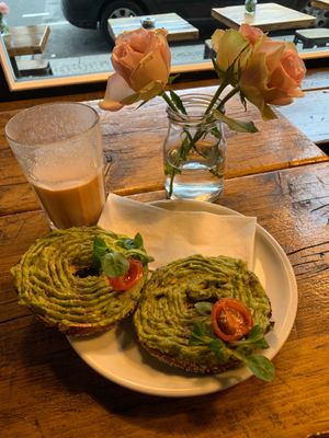 Pretzel bagel with guac and sweet and spicy smoothie  at What do you fancy love? - Linienstraße in Berlin