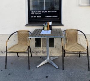 outside at Urban Pizza in Vienna