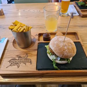 Alpenburger vegan mit pommes at Kulturschranne in Dachau
