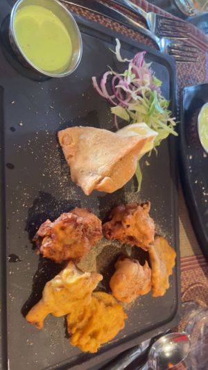 Vegetarian platter (vraag om vervanging van de Indiase kaas voor de bloemkool)  at Namastey India in Veenendaal