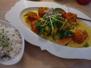 Gemüsecurry mit panierten Blumenkohlröschen at Gasthaus Am See in Hainspitz