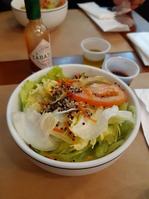 Saladinha simples mas feita com cuidado e ingredientes frescos at Pé na Jaca in Sao Paulo