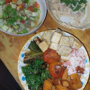 Protein bowl, hummous and fatoush salad at Island Sisters in Weligama