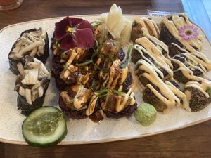 Overheerlijke sushi bij de Vegan sushi bar  at Vegan Sushi Bar - Kinkerstraat in Amsterdam