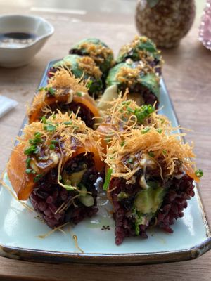 Vegan flambéed salmon roll at Vegan Sushi Bar - Kinkerstraat in Amsterdam