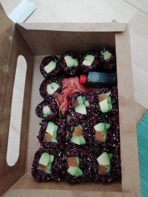 The classic salmon and the avocado maki at Vegan Sushi Bar - Kinkerstraat in Amsterdam