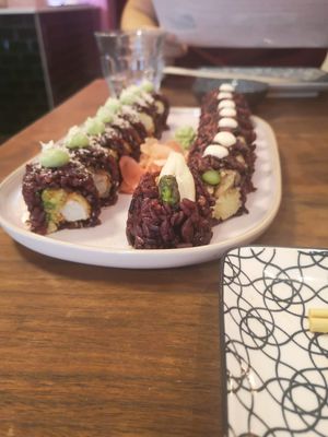 Shrimp-less tempura crunch(L), Mighty mushroom(R) at Vegan Sushi Bar - Kinkerstraat in Amsterdam