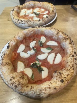 (Top pizza is not vegan)  at 60 seconds to Napoli in Dortmund