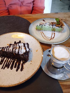 Brownie, and avocado/lime/coconut cake which was amazing. Good coffee too 😀 at Avocadisimo in Gran Canaria