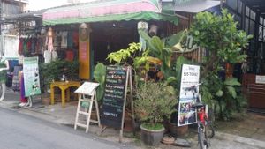 outside restaurant at Juicy4U in Chiang Mai