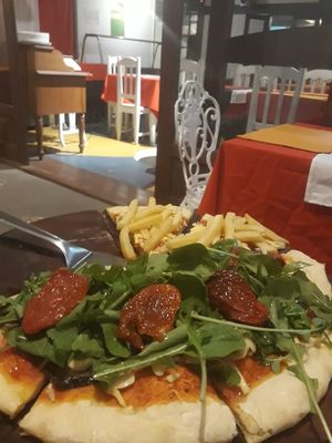 Pizza del chef vegana at samsara restaurant in Buzios