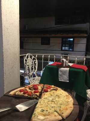 Pizza vegana y pizza vegetariana”roma” at samsara restaurant in Buzios