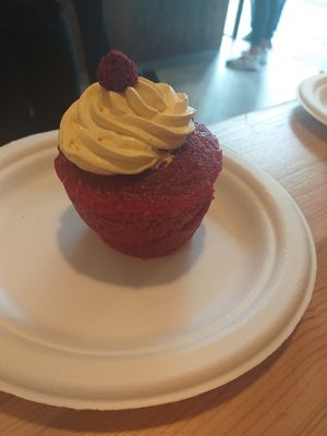 Rasberry cupcake with mango frosting at Chök in 