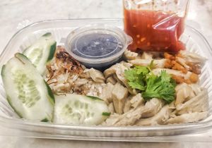 Take away chicken rice, the rice was very fragrant, highly recommend at Vegeren 绿巨人 in Johor Bahru