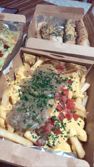 papas supreme y palos de ajo veganos🤍  at Oh My Pizza! - Sucre in Santiago